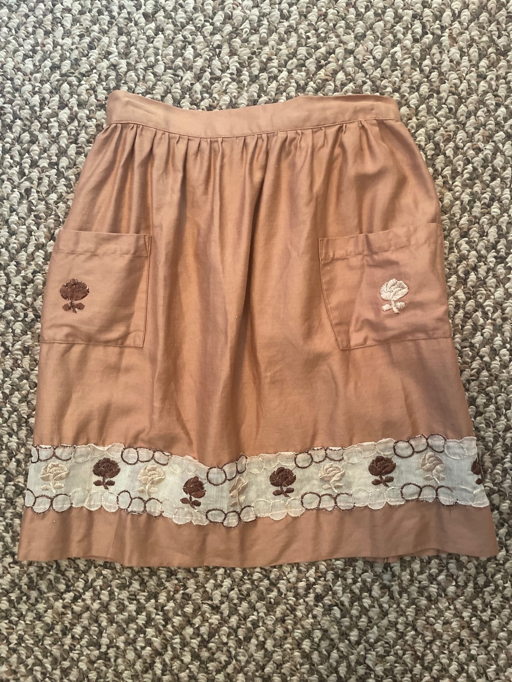 Vintage Brown Embroidered Apron - Picture 2 of 6